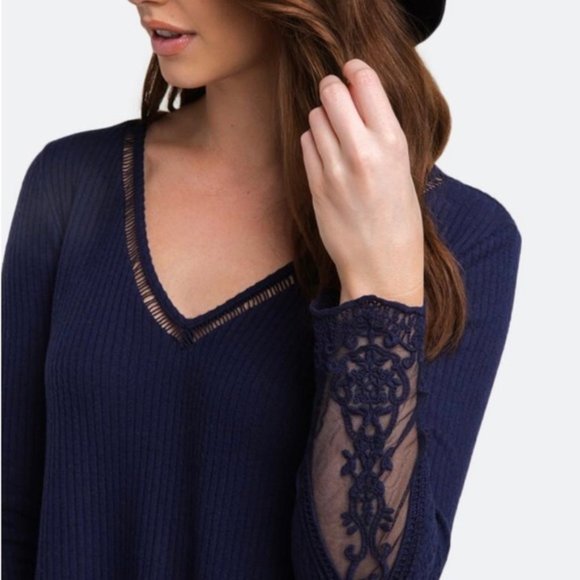 NWT Francesca's Breena Lace Sleeve Dress - Size Medium - Picture 3 of 10